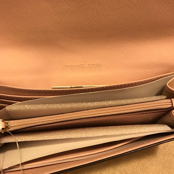 Michael Kors Jet Set Travel Carryall Wallet - Picture 3 of 4